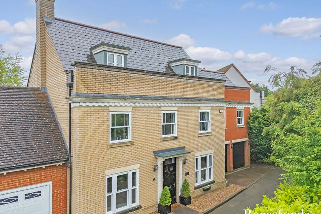 6 bed detached house