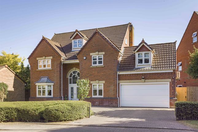 6 bedroom detached house for sale