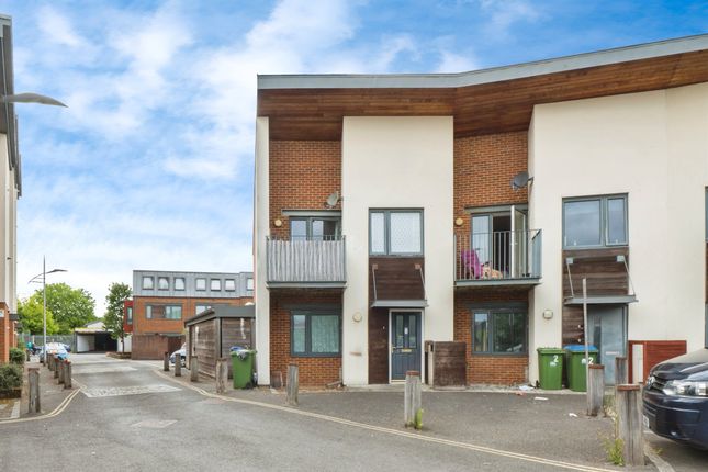 3 bed end terrace house