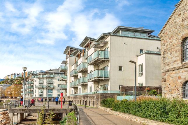 3 bedroom flat for sale