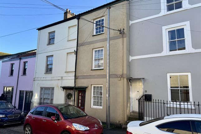3 bedroom town house for sale