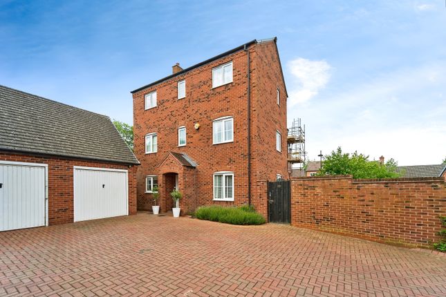5 bed semi-detached house