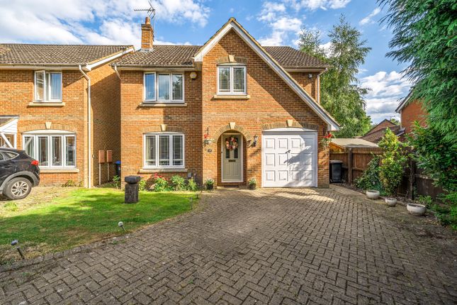 Cavell Way, Knaphill, Woking, GU21 4 bed detached house for sale