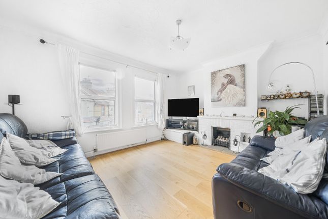 Watford, Hertfordshire, WD24 2 bed maisonette for sale