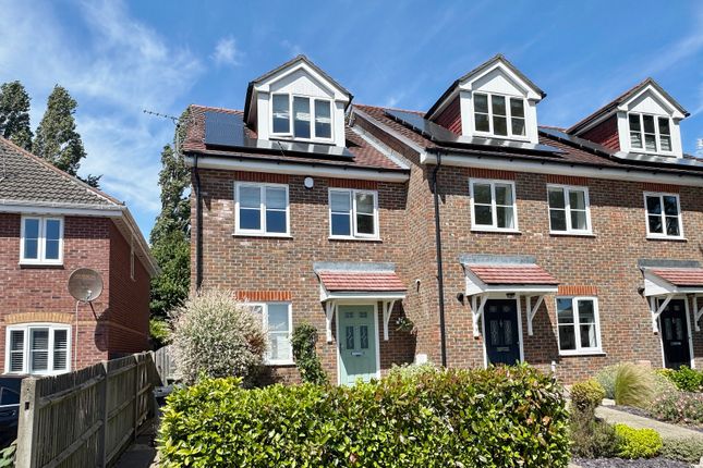 3 bedroom town house for sale