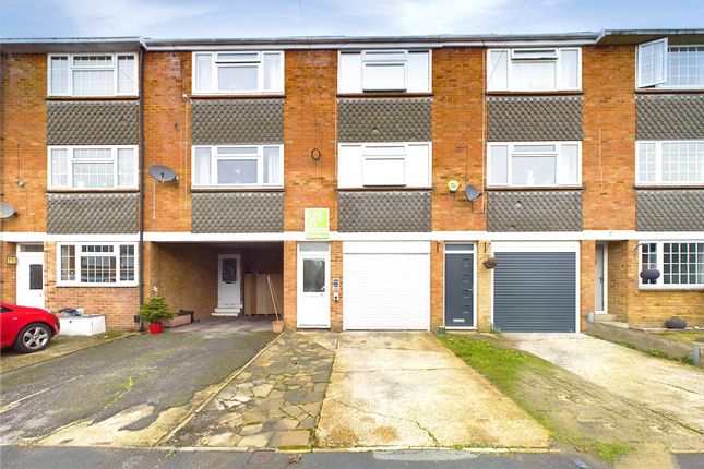 Warren Close, Sandhurst, Berkshire, GU47 3 bed terraced house for sale