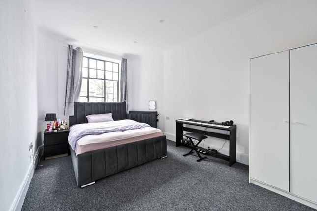 Clive Court, Little Venice, London, W9 3 bed flat for sale