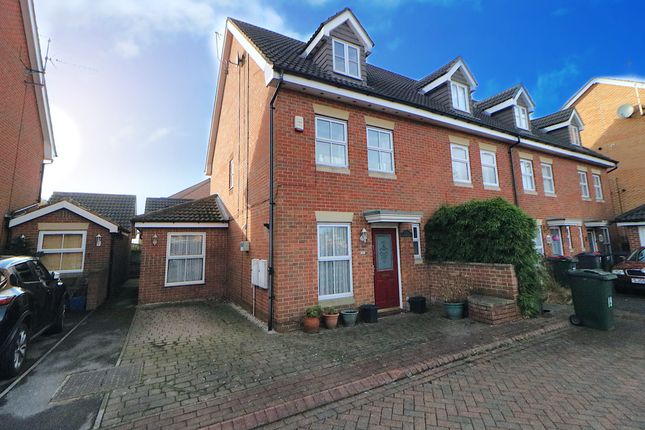 Companions Close, Wickersley 3 bed townhouse for sale