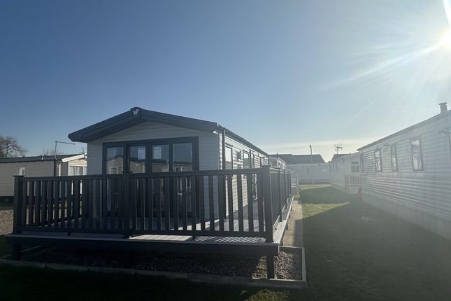 Golden Beach Caravan Park 2 bed park home for sale
