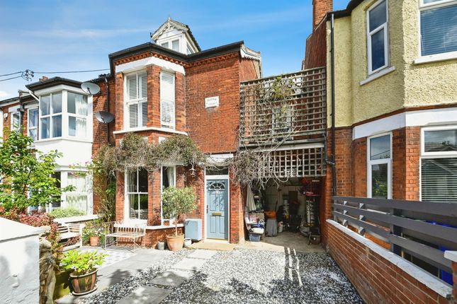 5 bedroom terraced house for sale
