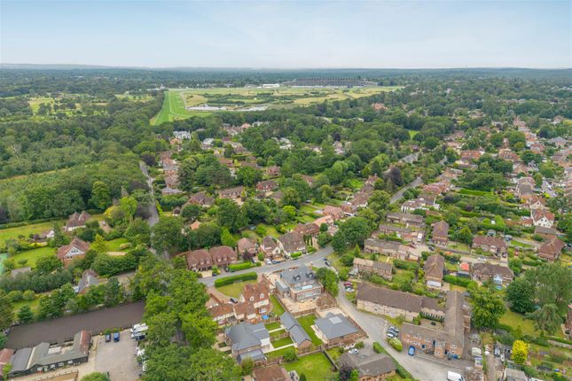 Green Meadows, Ascot 2 bed detached bungalow for sale