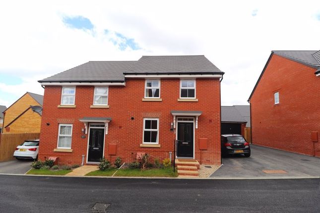Nightingale Close, Hardwicke, Gloucester 3 bed semi