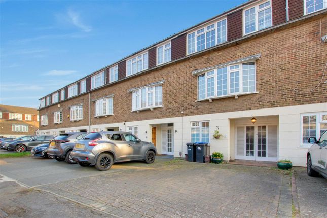 Calshot Way, Enfield 3 bed townhouse for sale