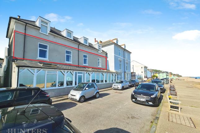 3 bedroom flat for sale