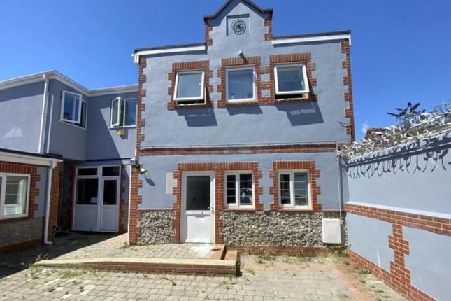 North Road, Lancing BN15 2 bed flat for sale