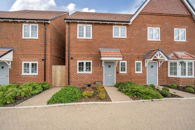 Benfield Place, Shrivenham... 2 bed semi