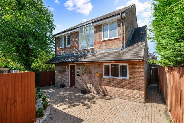 Highfield Close, Surbiton KT6 3 bed detached house for sale