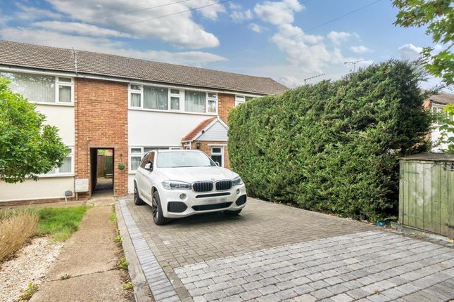 Knaphill,  Woking,  Surrey,  GU21 3 bed semi