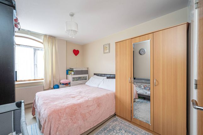 Approach Road, New Barnet, Barnet, EN4 2 bed flat for sale
