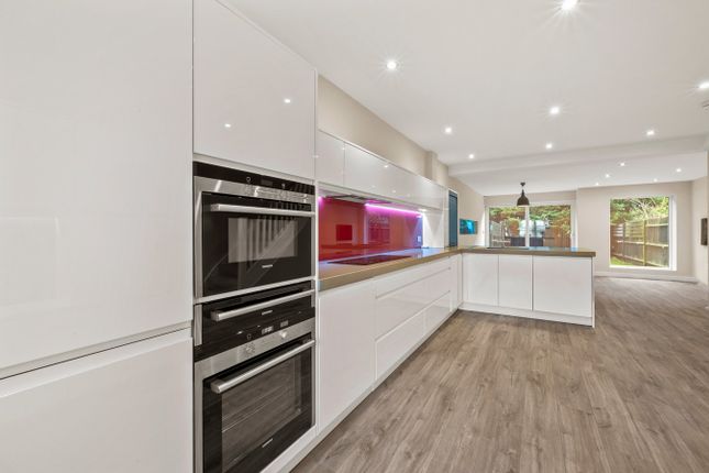 Sterling Place, Weybridge, KT13 3 bed townhouse for sale