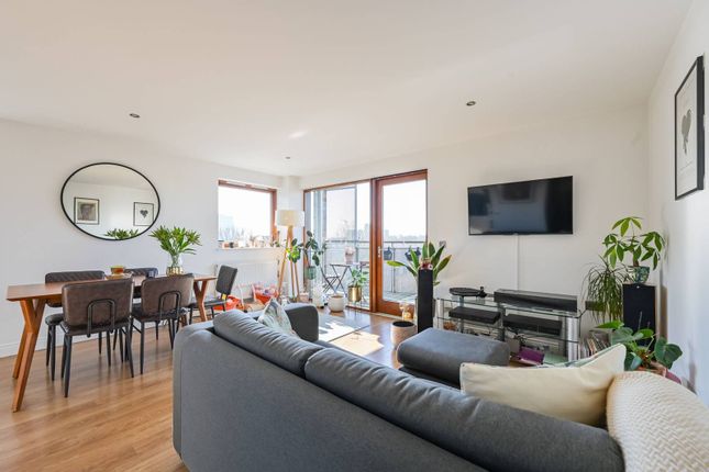 8 Trevithick Way, London E3 2 bed flat for sale