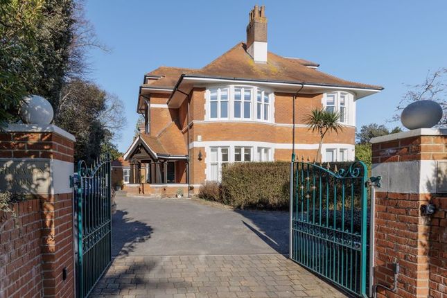 2 bedroom ground floor flat for sale