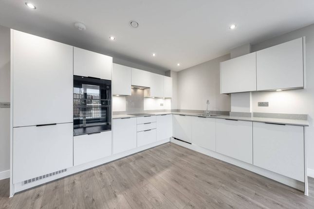 Junction Court, Watford, WD17 3 bed flat for sale