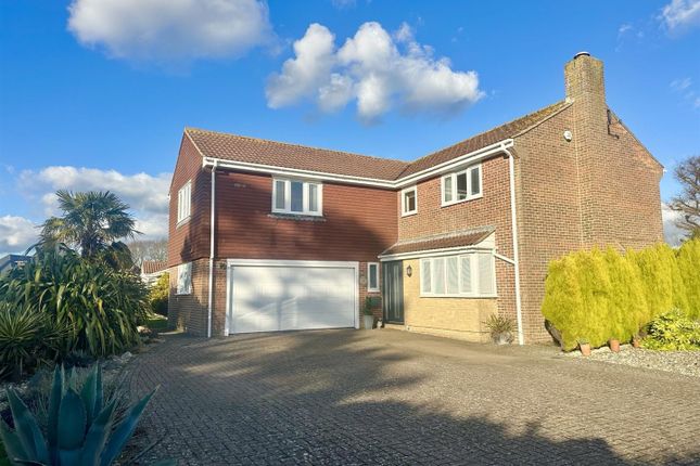 5 bed detached house
