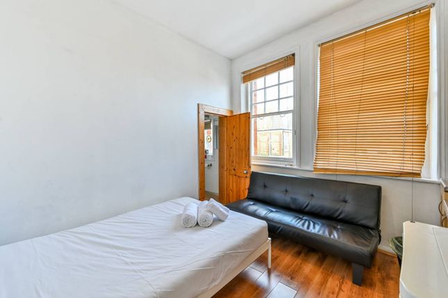 Tottenham Lane, Crouch End, London, N8 Studio for sale