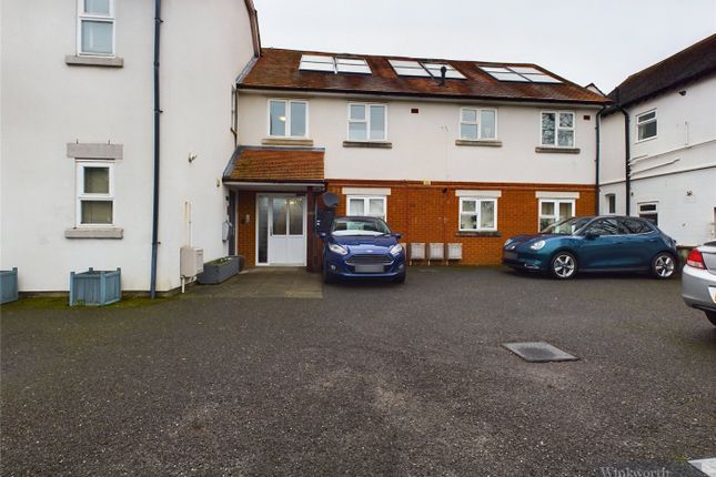 Broad Lane, Hampton TW12 1 bed apartment for sale