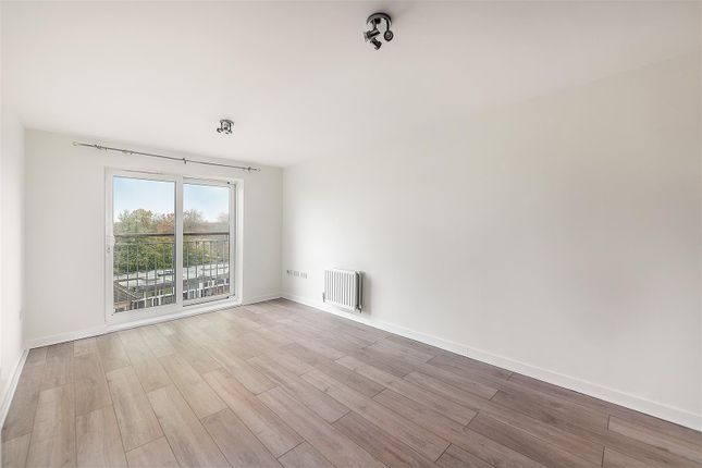 Fortune Avenue, Edgware HA8 2 bed flat for sale