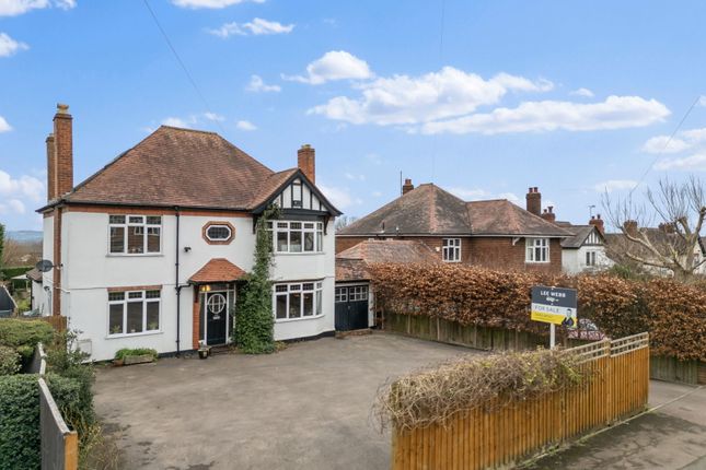 5 bed detached house