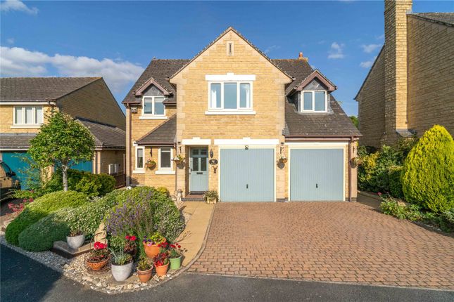 Mills Close, Broadway... 4 bed detached house for sale