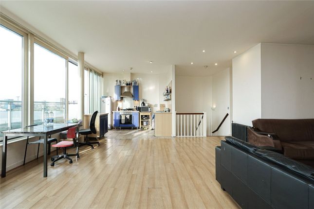 Hopton Road, Royal Arsenal SE18 3 bed apartment for sale