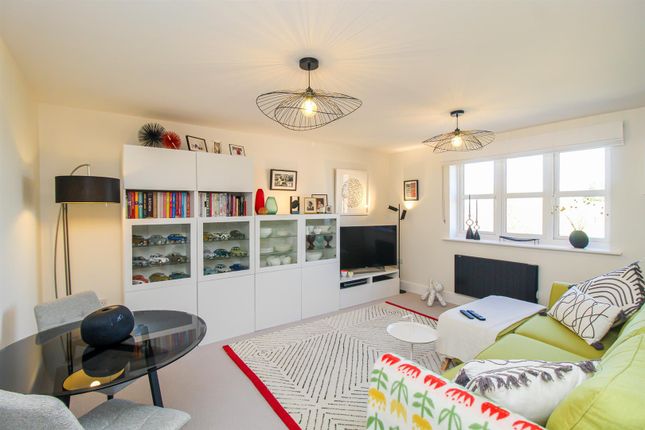 Royal Troon Drive, Wakefield WF1 1 bed apartment for sale