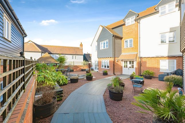 21 High Street, Benfleet, SS7 1 bed apartment for sale