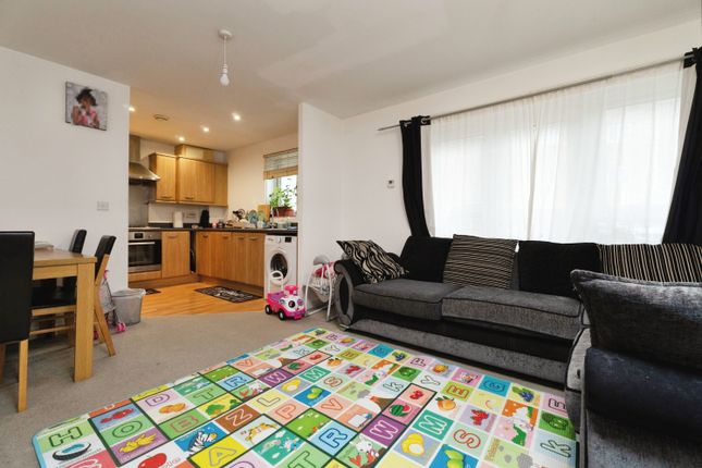 2 bedroom ground floor flat for sale