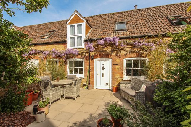 Larkspur Compton Court Mews, Over... 2 bed cottage for sale