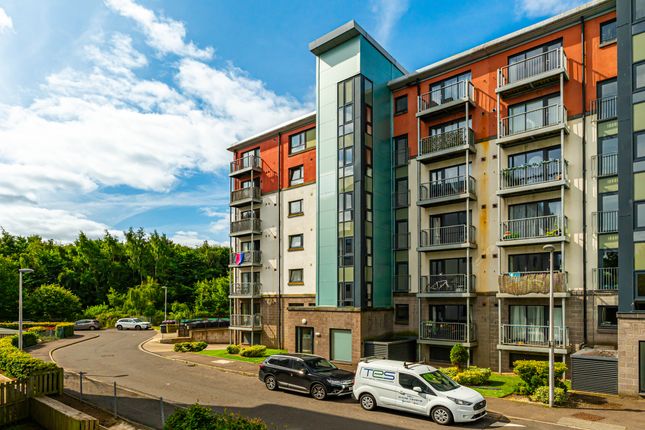 2 bedroom ground floor flat for sale