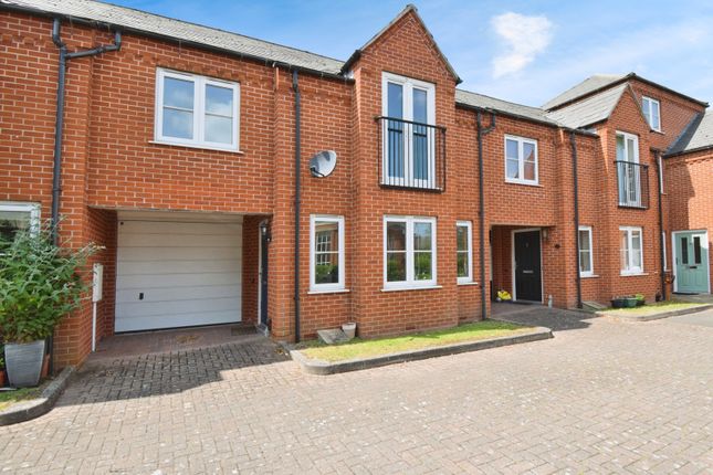 2 bedroom town house for sale