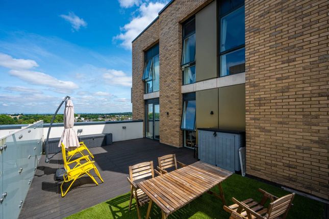 3 bedroom flat for sale