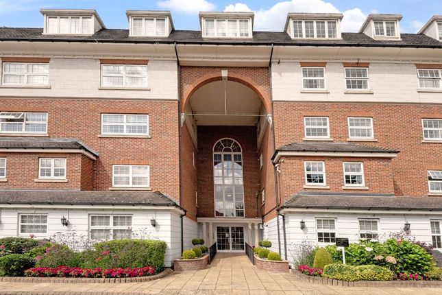Century Close, London NW4 3 bed flat for sale