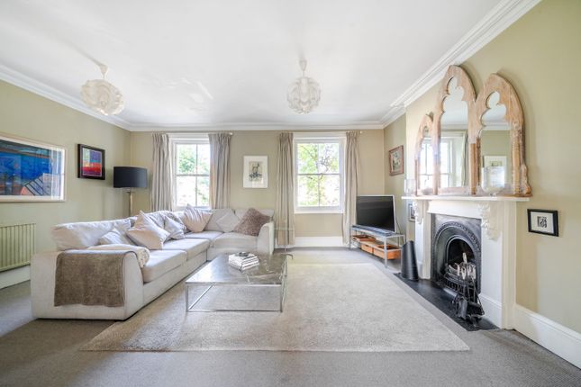 Cambridge Gardens, North Kensington... 3 bed flat for sale