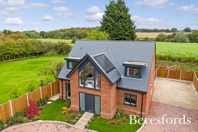 Totternhoe Place, North Drive, CM13 4 bed detached house for sale