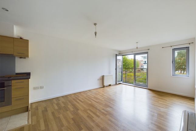 Portsmouth PO1 2 bed flat for sale