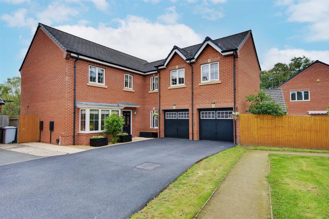 5 bedroom detached house for sale