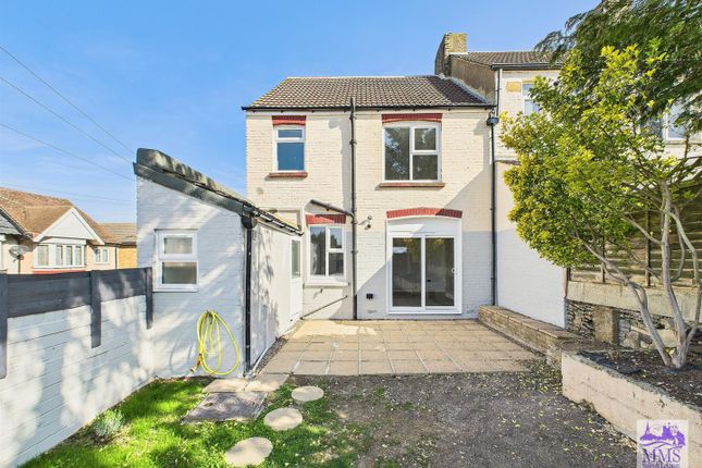 Hillcrest Road, Chatham 3 bed end of terrace house for sale