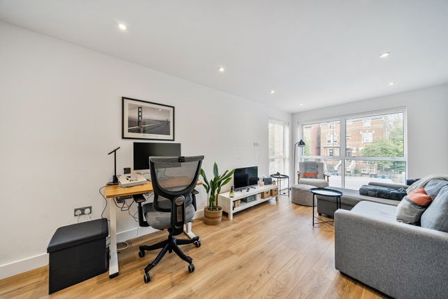 Highwood Close, London 1 bed apartment for sale