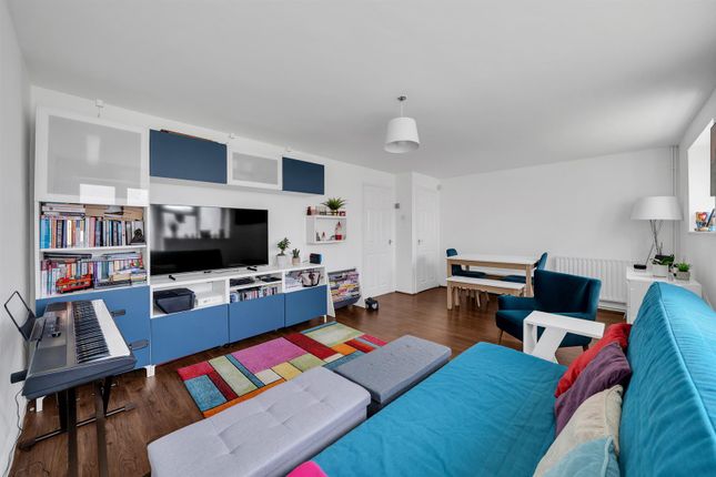 Blyth Road, Bromley, BR1 3 bed flat for sale