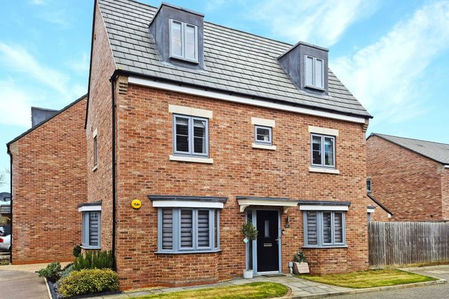 Shefford SG17 4 bed detached house for sale